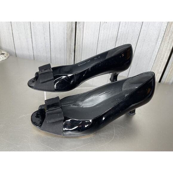 Stuart Weitzman Kitten Bow Heels Shoes 9.5M Patent Leather Pumps Peep Toe - Picture 1 of 8